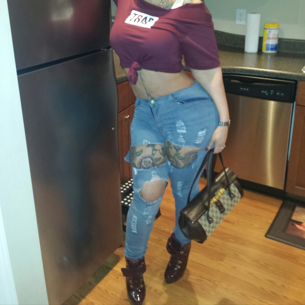 Distressed Holey Jeans - Picture 10 of 11